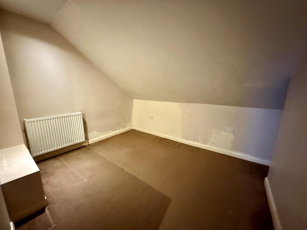 Lot: 151 - TERRACE HOUSE FOR IMPROVEMENT - Bedroom three